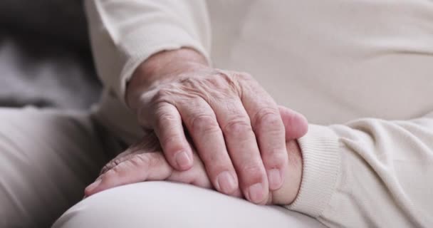 Close up focus on mature older male folded wrinkled hands. — Stock Video