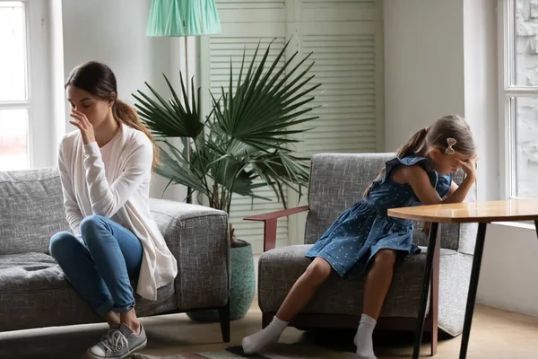 Offended young mom and little daughter avoid talking after fight — Stock Photo, Image