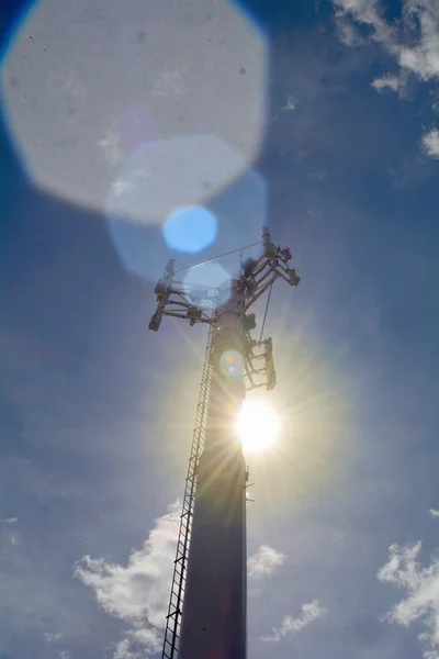 Anten telewizyjnych maszt telekomunikacyjny — Zdjęcie stockowe