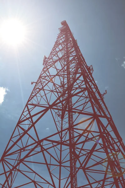 Antena de televisão mastro de telecomunicações — Fotografia de Stock
