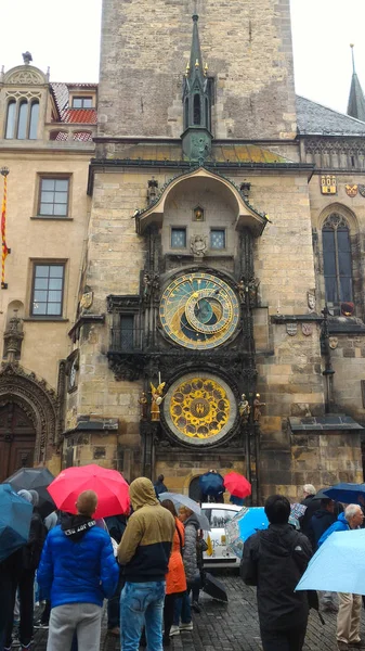 Tarihi Ortaçağ Astronomik Saat'in Orloj içinde — Stok fotoğraf