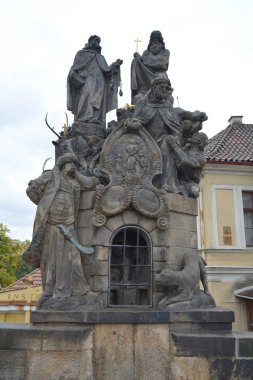Charles Köprüsü'nün heykel dekorasyon