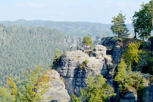 Elba-homokkő hegyekkel megtekintése — Stock Fotó