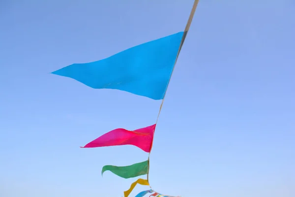 İpe asılı üçgen bayrakları — Stok fotoğraf