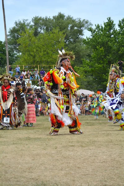 Danseurs de plumes fantaisie Powwow — Photo