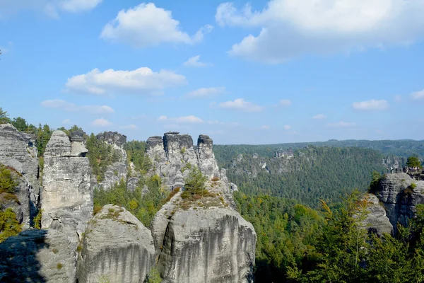 Elba-homokkő hegyekkel megtekintése — Stock Fotó