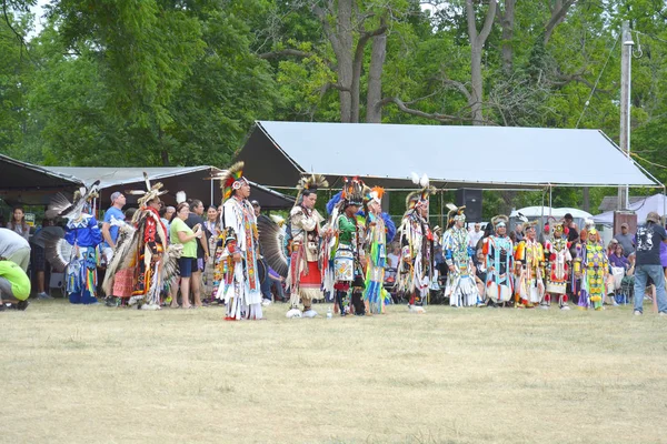 Danseurs de plumes fantaisie Powwow — Photo