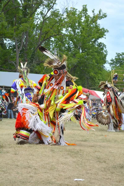 Fancy Feed Dancers Powow — стоковое фото