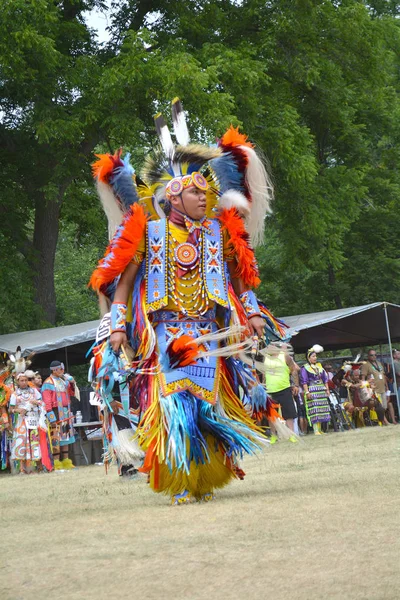 Danseurs de plumes fantaisie Powwow — Photo