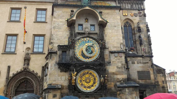 Historische middeleeuwse astronomische klok in Orloj — Stockfoto