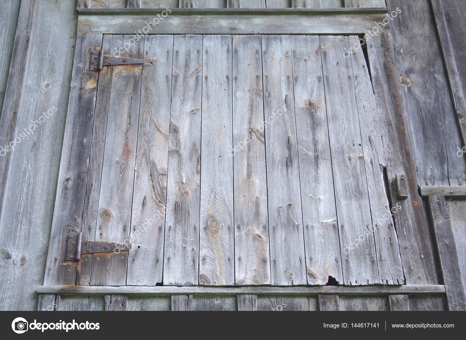 Schuur deur met roest — Stockfoto © goldenshrimp #144617141 Schuur deur met roest — Stockfoto © goldenshrimp #144617141