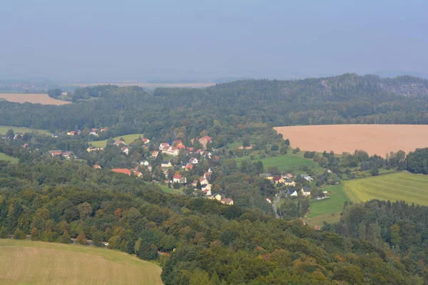 Vista sobre os campos da fortaleza de Festung Konigstein — Fotografia de Stock