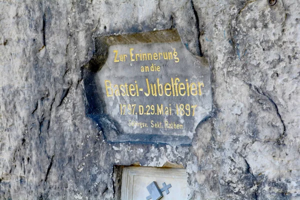 Brug teken genaamd Bastei in — Stockfoto