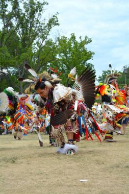 Süslü tüy dansçılar Pow wow