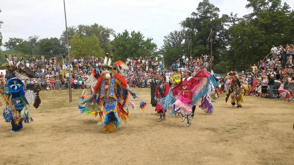 Fantasia Feather Dançarinos Pow wow — Fotografia de Stock