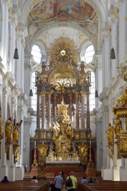 St. Peter Kilise iç