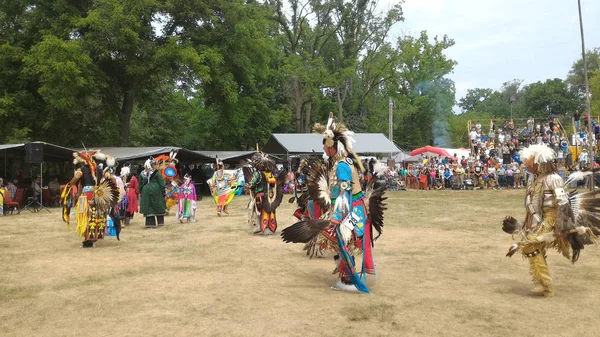 Seis nações do Grand River Pow Wow dançando — Fotografia de Stock