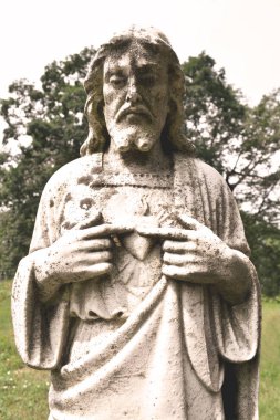 İsa'nın kutsal kalbi üst yarım mermer heykeli. 