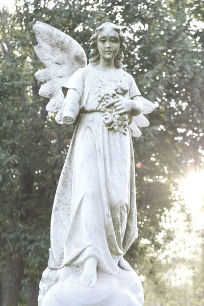 Фігура ангела з крилами . — стокове фото