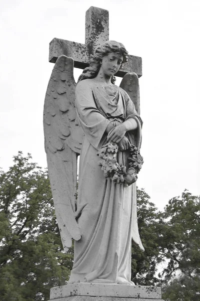 Postava anděla s křídly — Stock fotografie