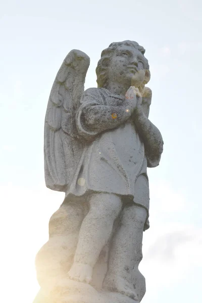 Estatueta de querubim, figura de anjo guardião — Fotografia de Stock