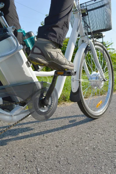 Bicicleta eléctrica o bicicleta eléctrica — Foto de Stock