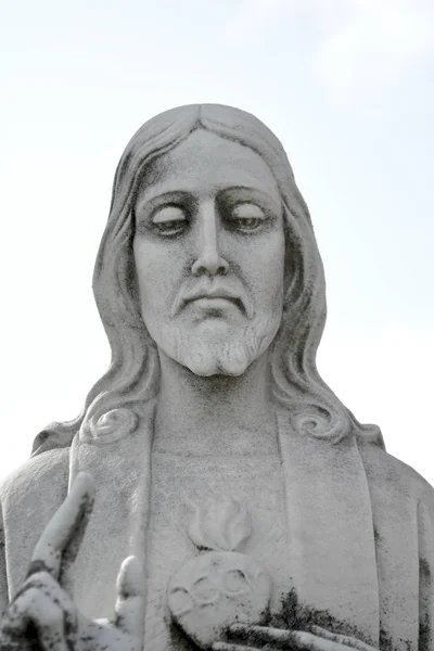 Obere Hälfte Marmorstatue des heiligen Herzens Jesus. Jesuschrist — Stockfoto