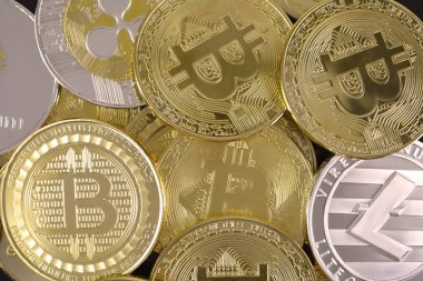 Cryptocurrencies altın Bitcoin ve diğer cr ile büyük yığını