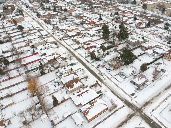 Légi drone nézet az utakon és a házak téli táj. C téli — Stock Fotó