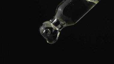 Aşırı makrodaki yağ, sıvı damlaları veya pipetleri kapatın. Bırak