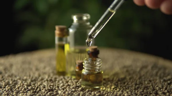 Pipett droppe dosering licensierad cannabis Cbd olja för medicinska pur — Stockfoto