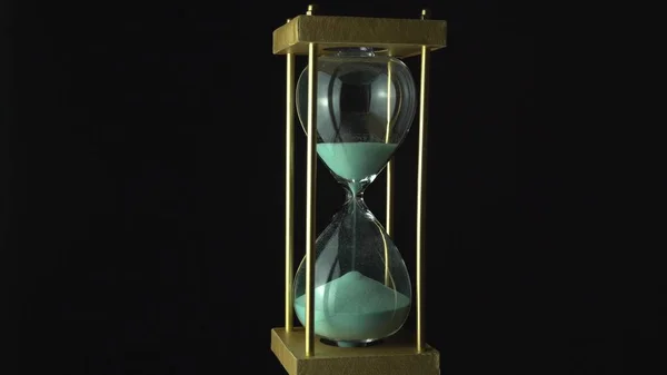 Reloj de arena concepto de tiempo. Antiguo marco de metal dorado vintage verde —  Fotos de Stock