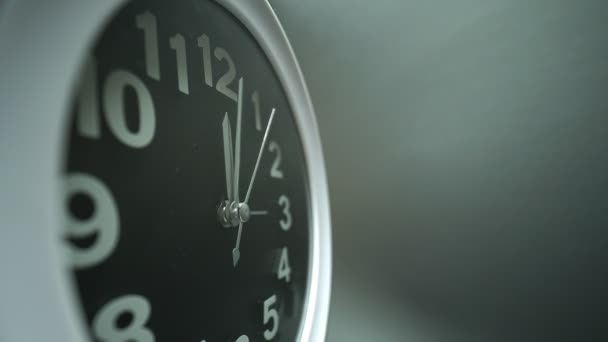 Horloge simple cadran close-up. Minuterie d'affaires. macro extrême avec vue large de l'objectif 9mm du temps écoulé compte à rebours 40 minutes. Concept de temps 4k .