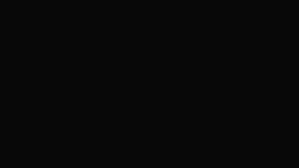 Blikající wolframová žárovka na černém pozadí. Pravidelné stmívání starých Edisonových žárovek ve tmě. Problém s elektřinou nebo koncepce hororu. — Stock video