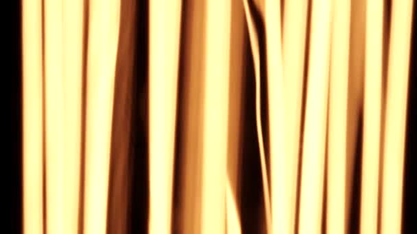 Lento movimento della fotocamera in macro rivelare dettagli taglienti in parte di lampadina tungsteno o lampadina Edison. Accogliente vista su sfondo nero, macro primo piano colpo di vecchia luce retrò vintage. 4k. — Video Stock