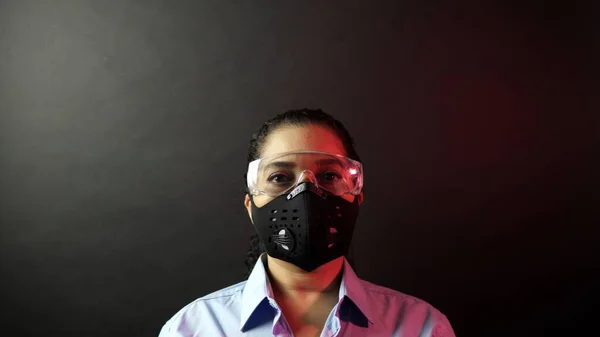 Woman Urban Protective Medical Mask Glasses Looking Camera Black Background — Stock Photo, Image