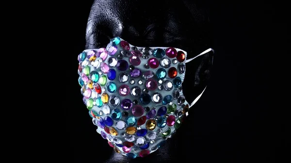 Manichino Indossando Diamanti Moda Urbana Medica Maschera Viso Lusso Artista — Foto Stock