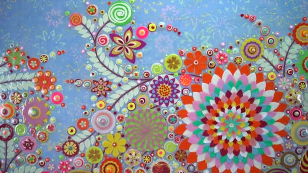 Χειροποίητη τέχνη σε καμβά με ανθικό φόντο με λουλούδια και φύλλα. Σύγχρονη άνθιση μοτίβο σε 4k γίνεται από ζωγράφο καλλιτέχνη. Αργή κίνηση ολίσθηση πάνω από σύγχρονο ακρυλικό έργο τέχνης. — Αρχείο Βίντεο