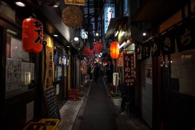 omoide yokocho, shinjuku adlı Japon sokak gıda  