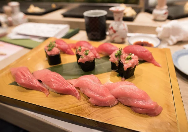 Läckra tonfisk sushi recept — Stockfoto