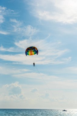 sürat teknesi ile parasailing