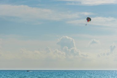 sürat teknesi ile parasailing