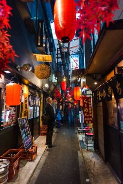 Japon sokak gıda omoide yokocho shinjuku tokyo Japonya, p