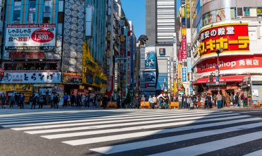 Godzilla yol ünlü yer Shinjuku Tokyo, Japonya