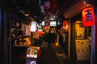 Omoide Yokocho, Bahar sezonu, Shinjuku tokyo ile dekore edilmiş