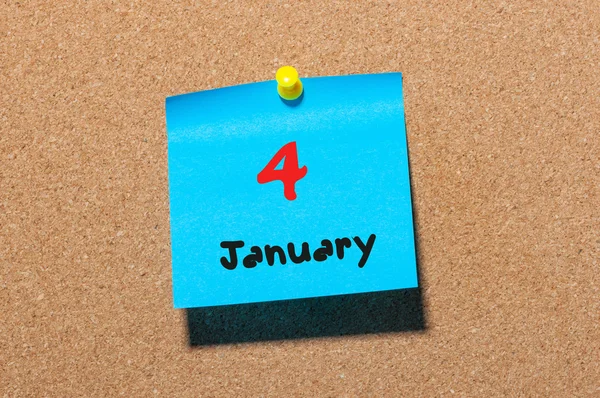 Le 4 janvier. Jour 4 du mois, Calendrier sur le tableau d'affichage en liège. Heure d'hiver. Espace vide pour le texte — Photo