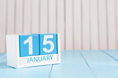 Ocak 15. Gün 15 ay, takvim ahşap arka plan üzerinde. Kış konsepti. Metin için boş yer