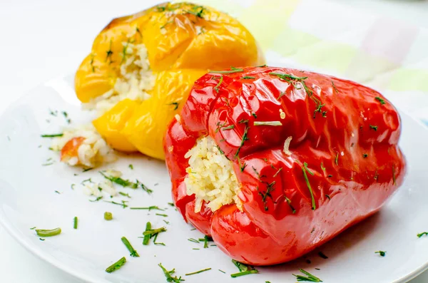 Kırmızı biber doldurma pirinç