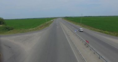 Hava: karayolunda kargo taşıma Nakliye kamyonu yukarıda uçan