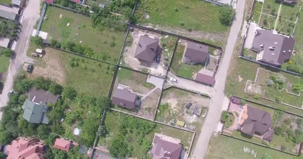 Casas residenciales desde arriba vista aérea — Vídeos de Stock